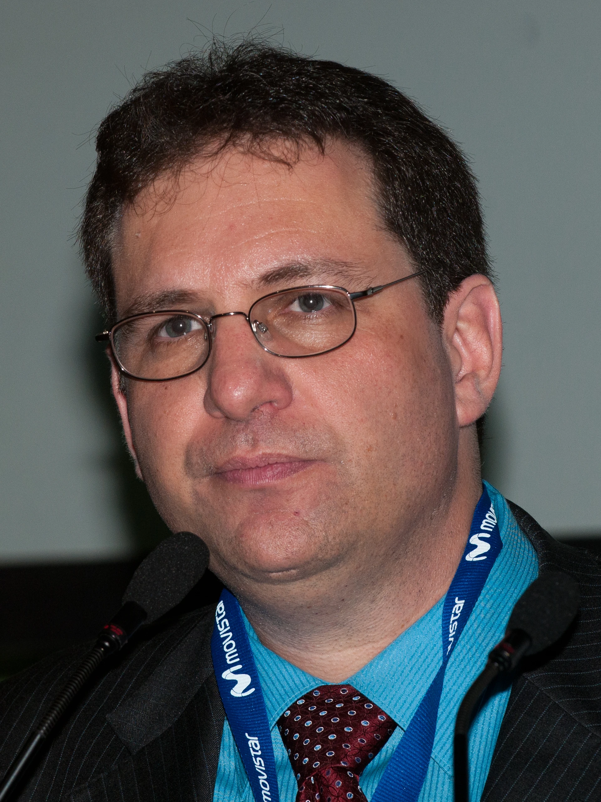 Kevin Mitnick ex hacker y ahora famoso consultor en redes en Campus Party México 2010 (cropped).jpg