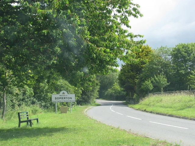 Approach to Somerton - geograph.org.uk - 2469479.jpg