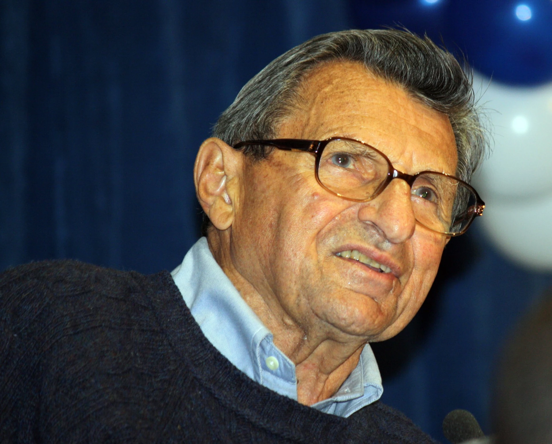 Joe Paterno - Penn State - Outback Bowl pep rally 123110.jpg