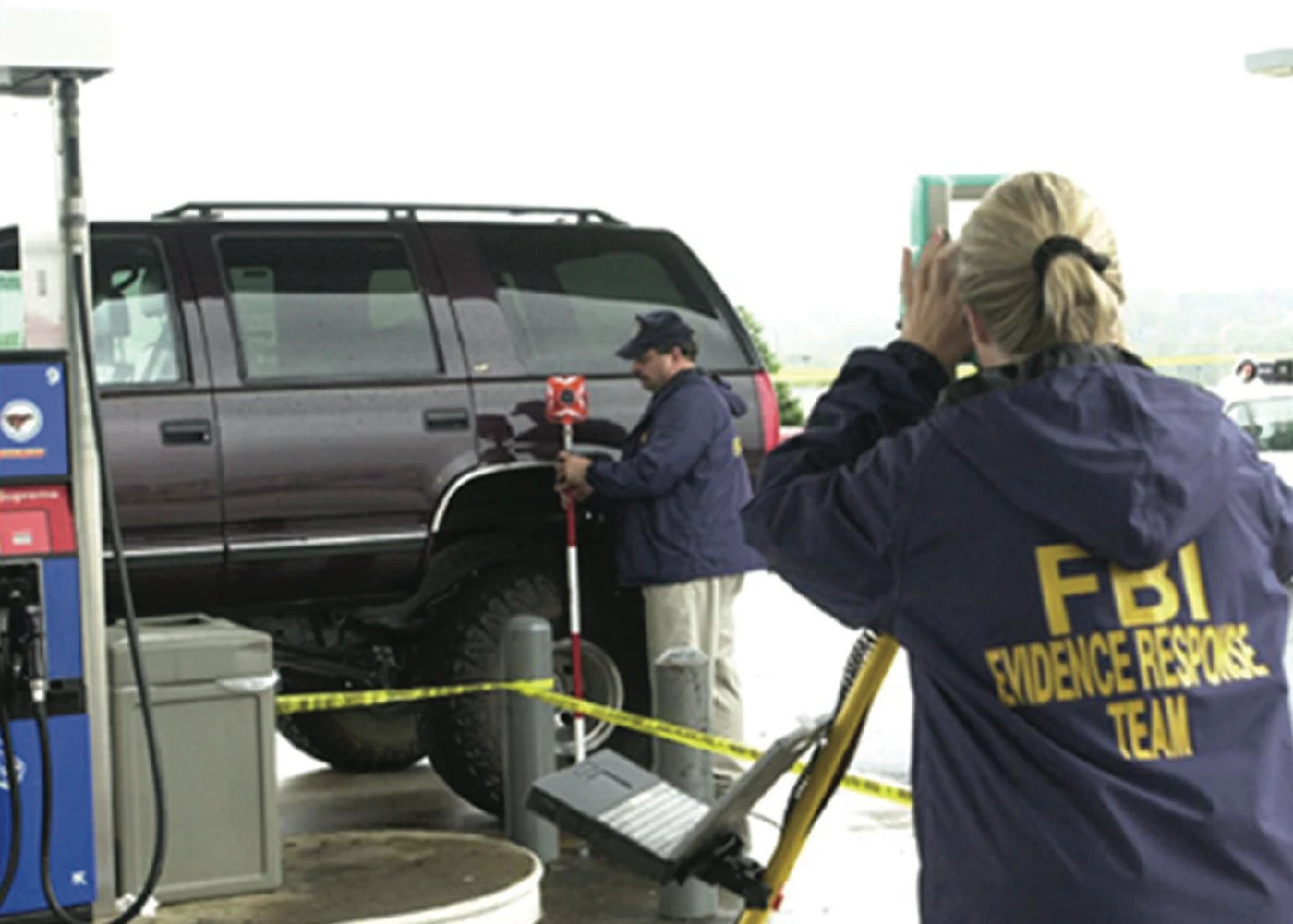 FBI agents investigating DC sniper crime scene, 2002.webp