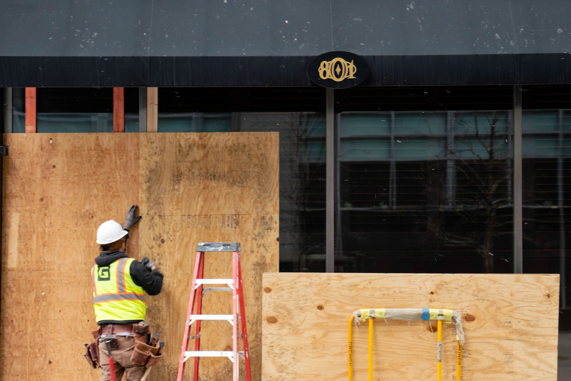 2 A worker boards up a business in downtown Minneapolis, Minnesota as closing arguments take place in the Derek Chauvin trial (51127261010).jpg