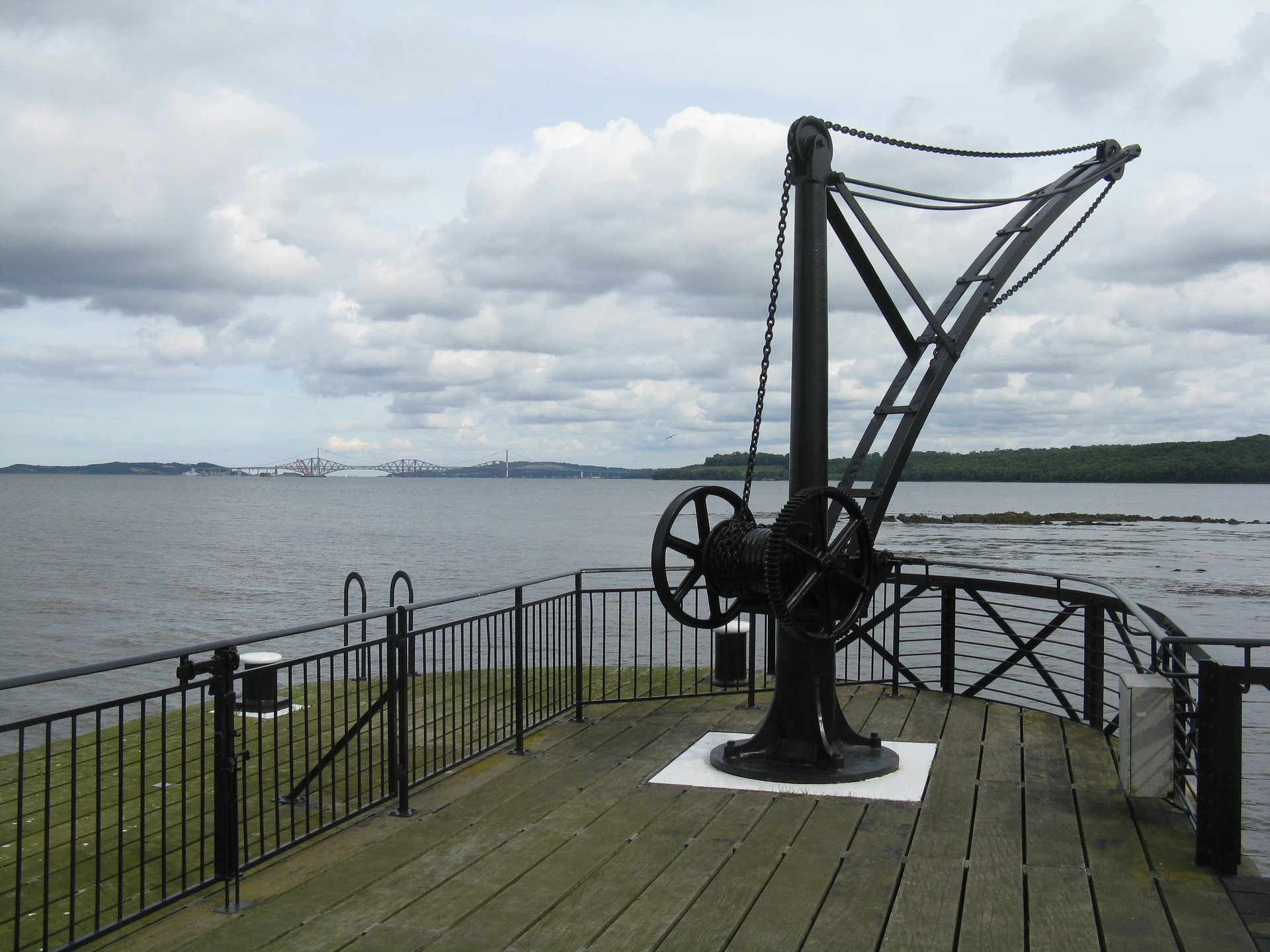 Derrick on Blackness Castle Pier - geograph.org.uk - 3049320.jpg