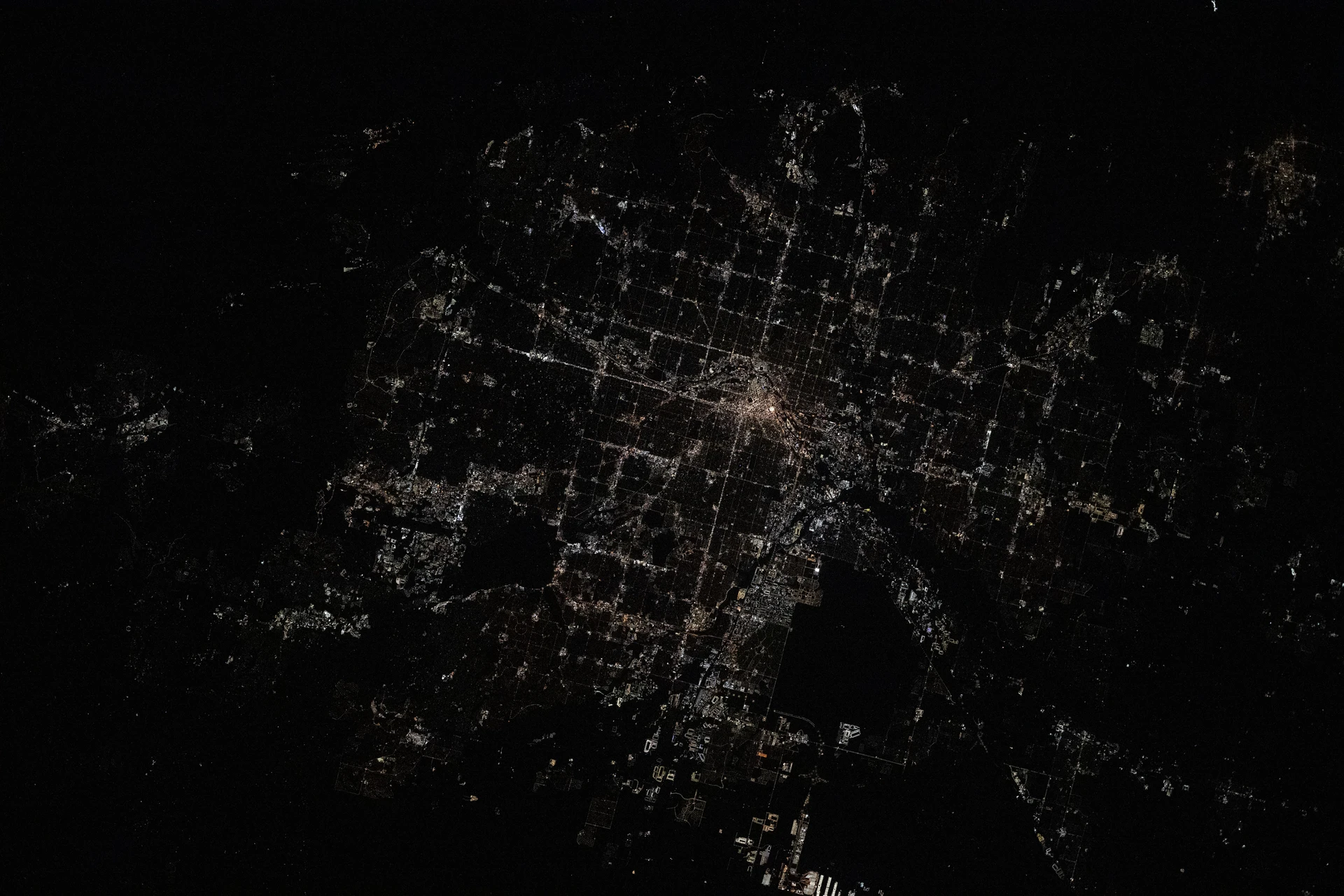 Denver, Colorado's capital and largest city (iss073e0252026).jpg