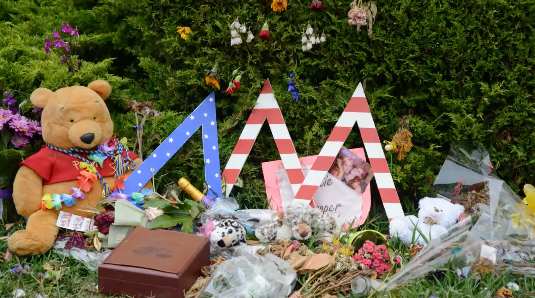 2014 Isla Vista killings memorial for Katie and Veronika.png