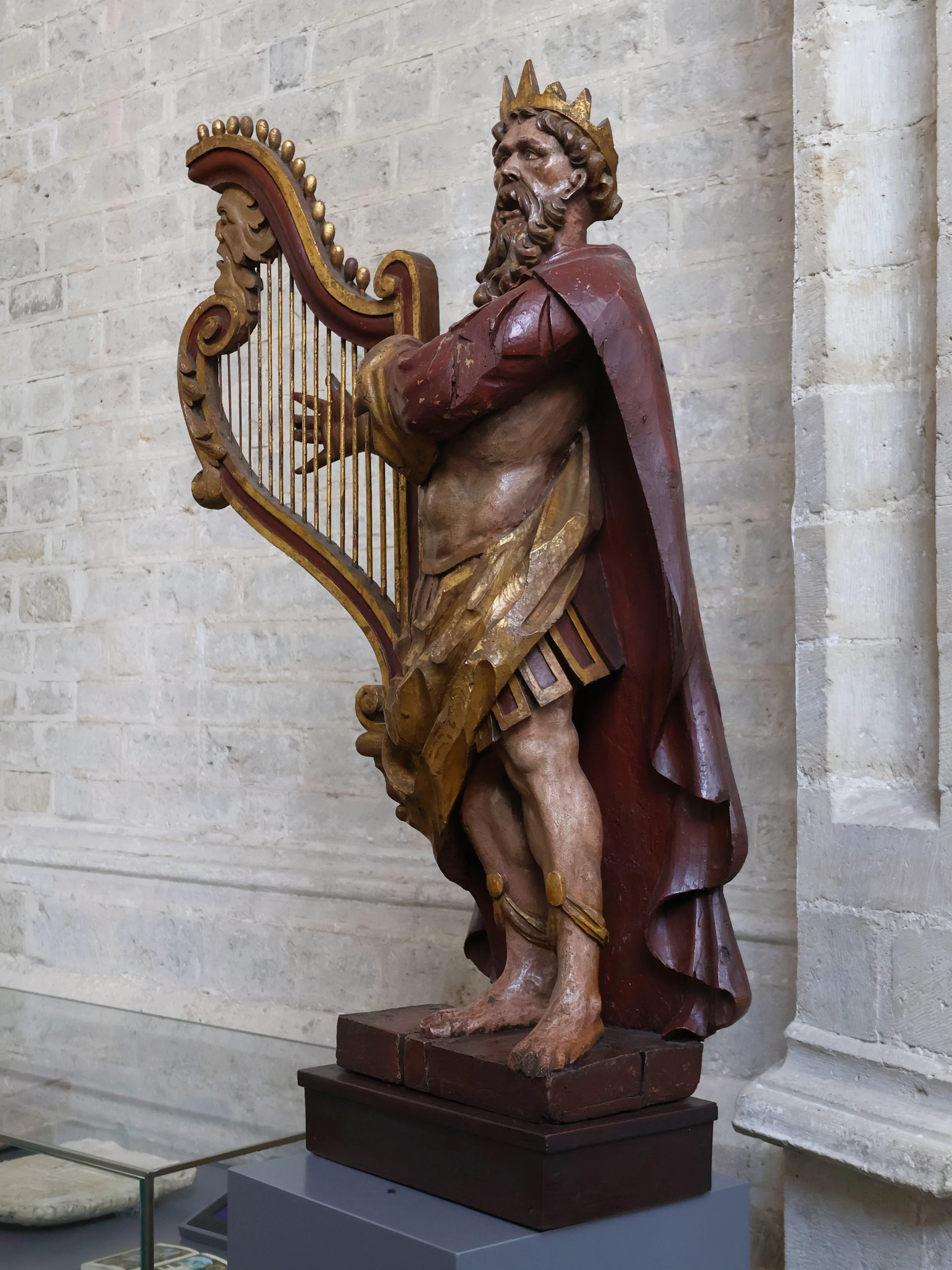 Breda Grote Kerk beeld koning David met harp zijkant 2.jpg