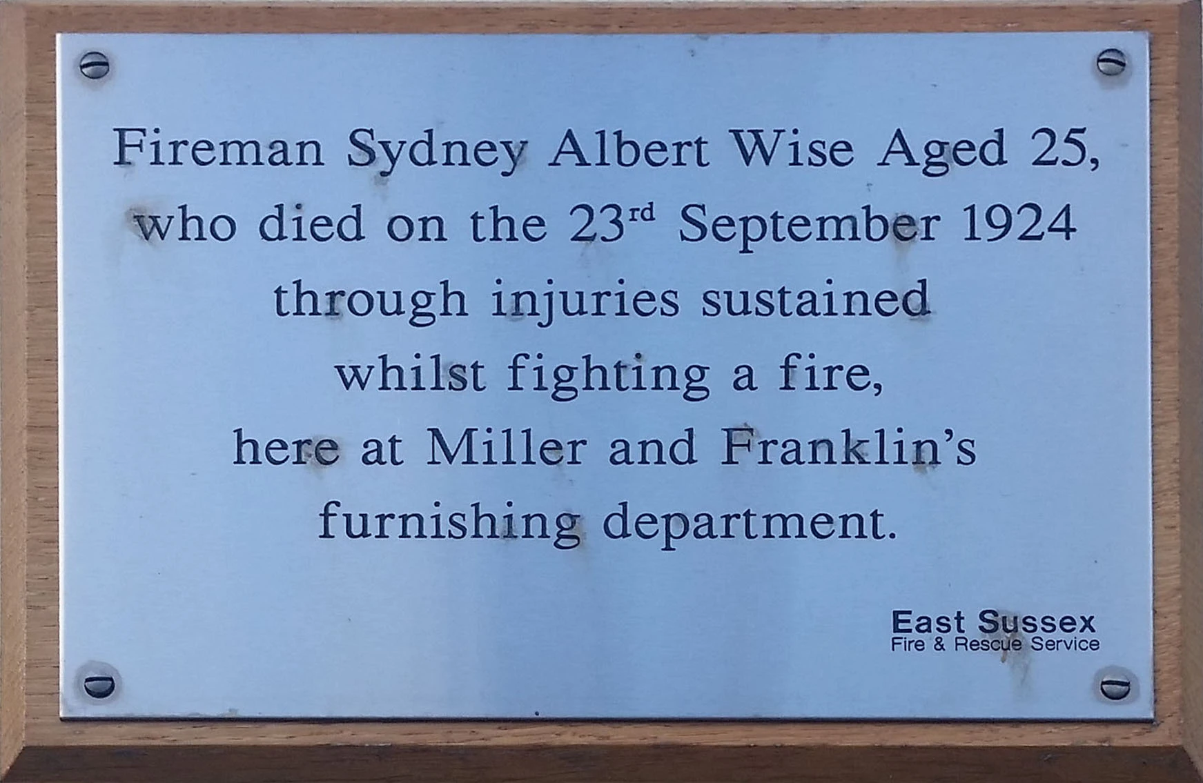 Sydney Albert Wise Memorial Plaque, Bexhill-on-Sea.jpg